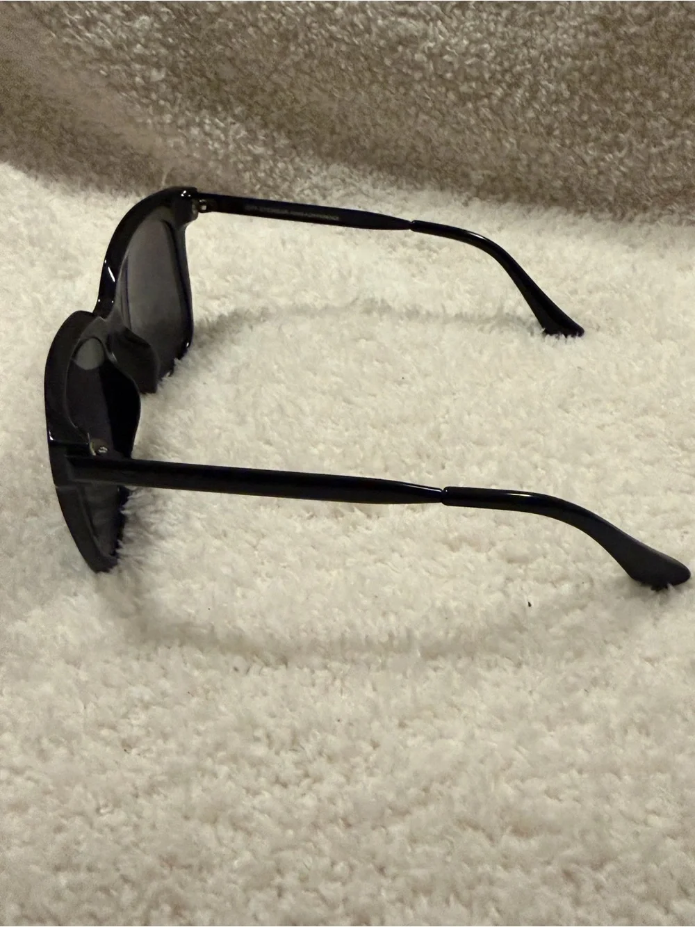 Diff Eyewear Black Cat-Eye Sunglasses with Dark Gray Lenses